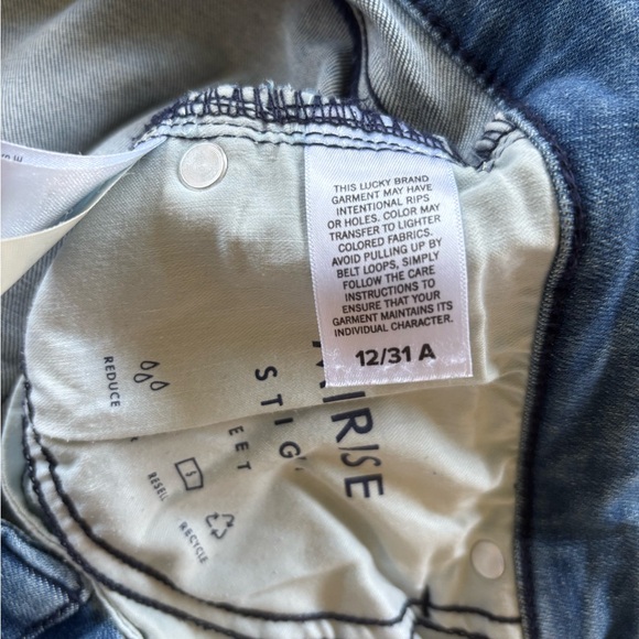 Lucky Brand Mid-Rise Straight Sweet Jeans - Picture 4 of 6